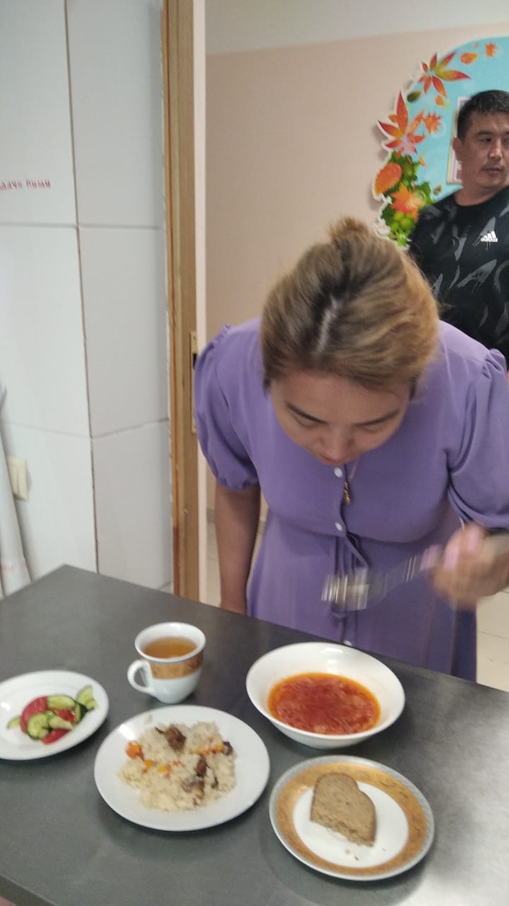 Органолиптическая оценка в КГУ «Специальный ясли - сада для детей с тяжелыми нарушениями речи 145» качества блюд представителями родительской общественности.